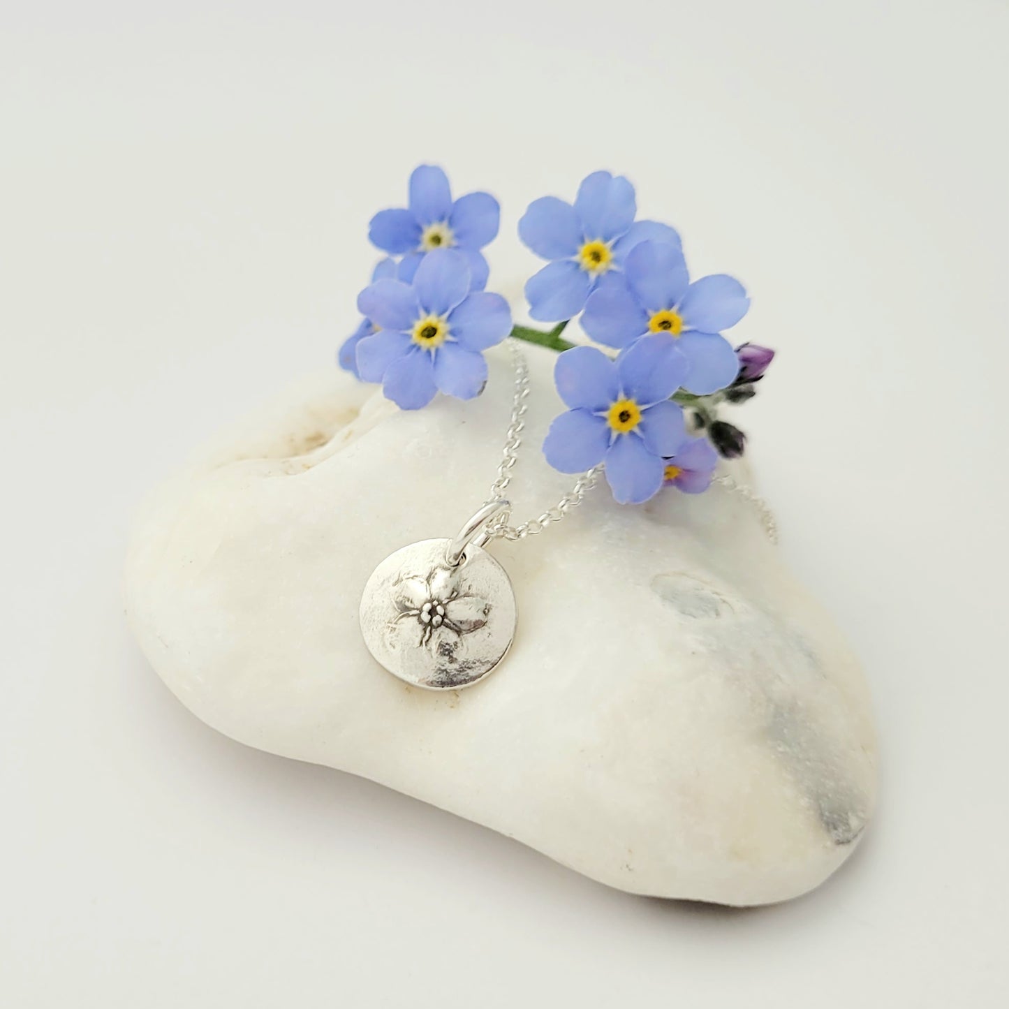 Tiny-forget-me-not-flower-botanical-pendant-necklace-5