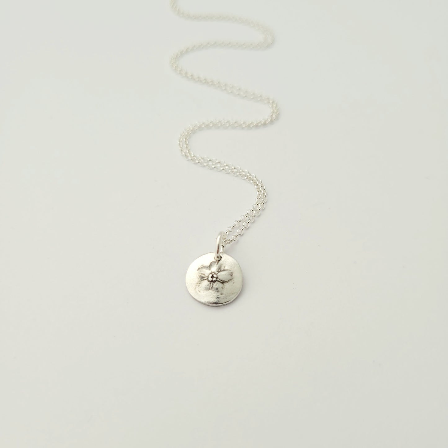 Tiny-forget-me-not-flower-botanical-pendant-necklace-6