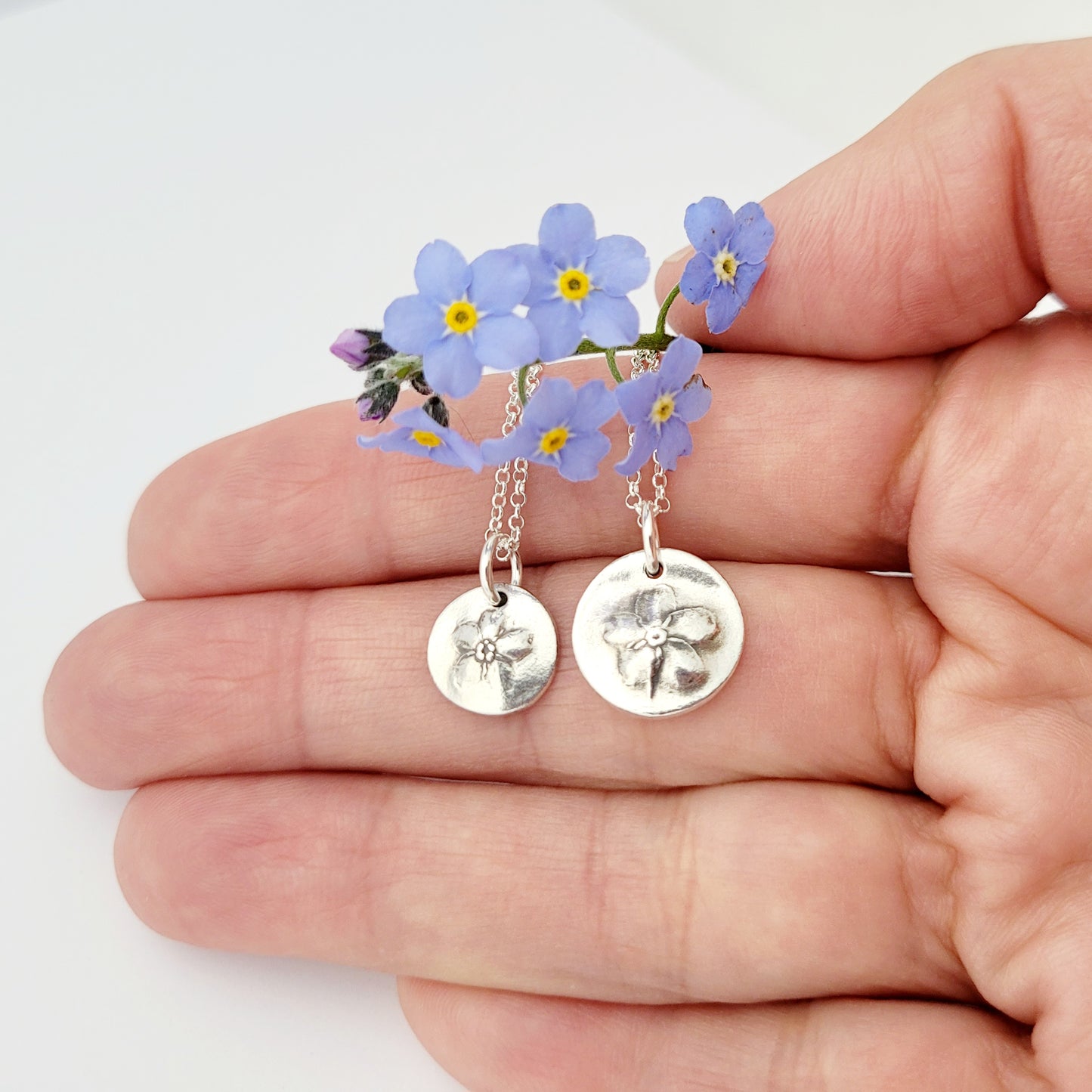 Tiny-forget-me-not-flower-botanical-pendant-necklace-4