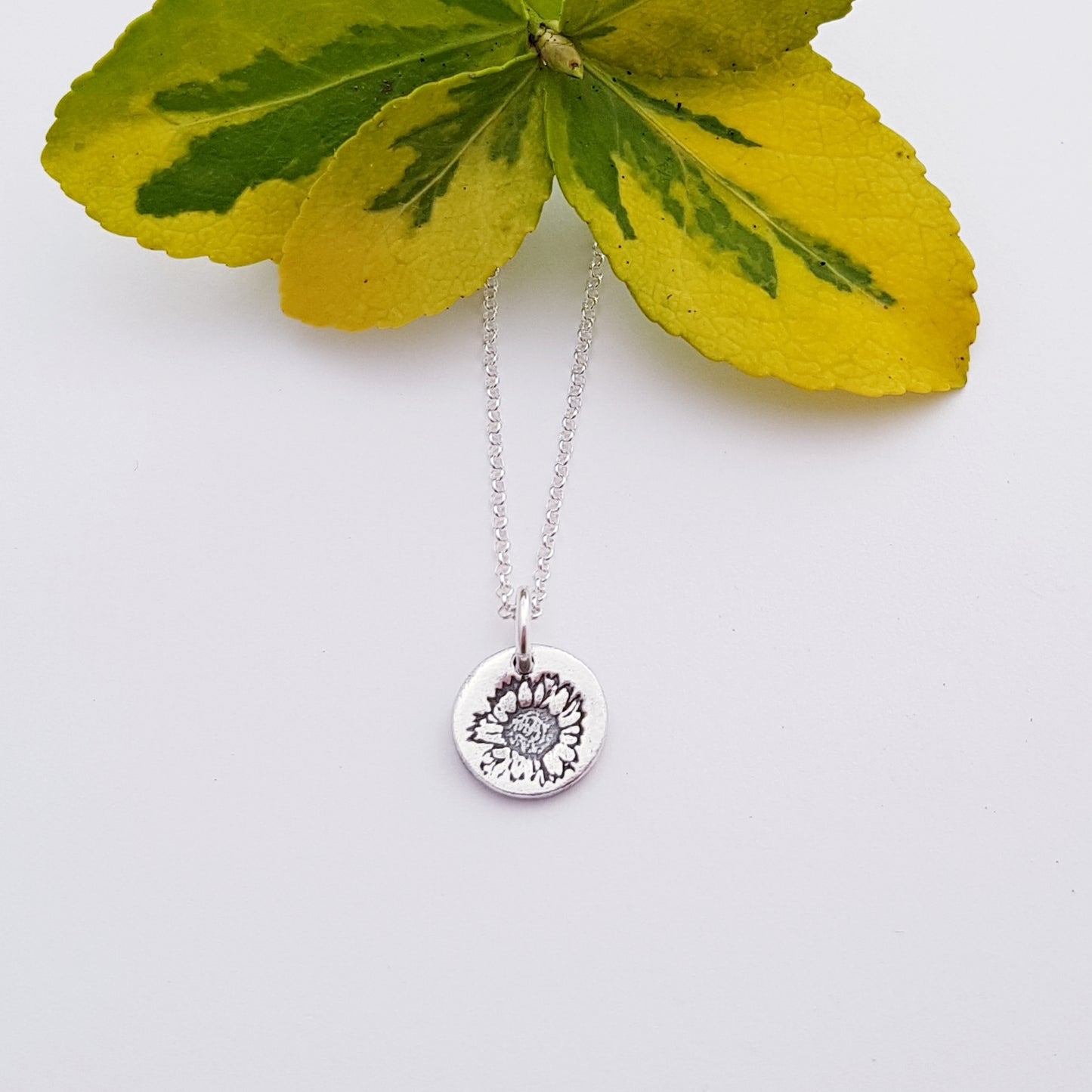 Tiny-sterling-silver-sunflower-floral-pendant-necklace-1