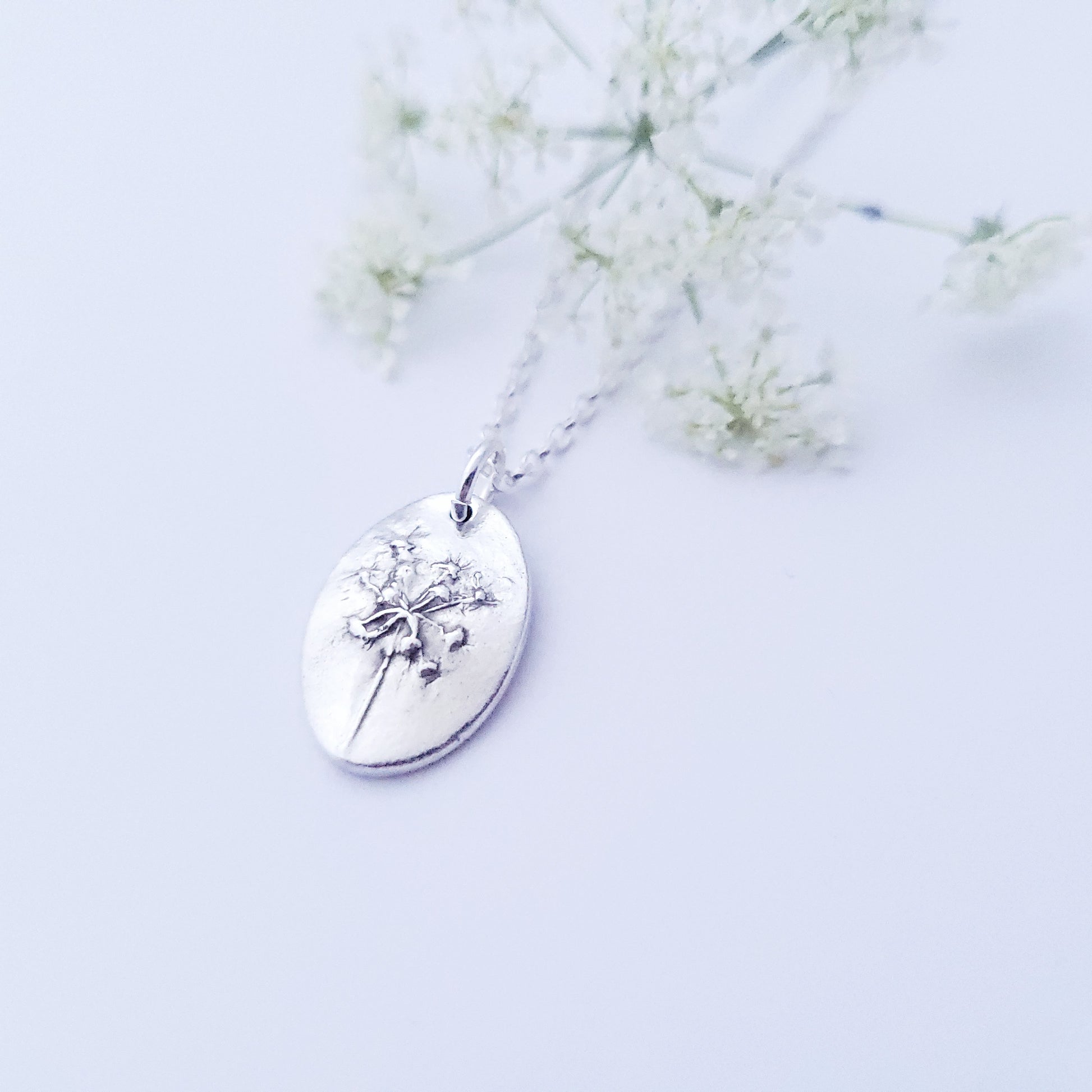 queen-anne-lace-wildflower-necklace-2