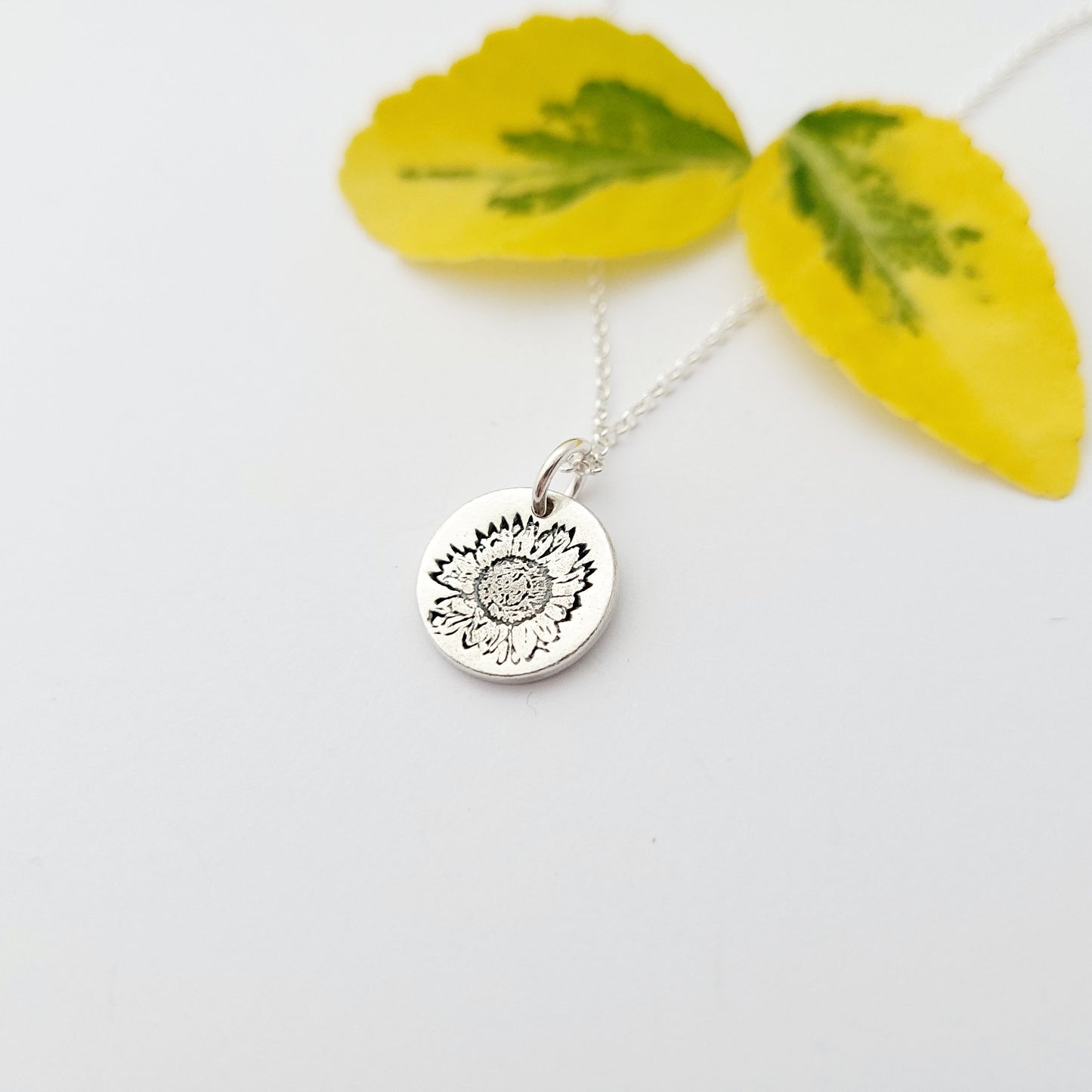Sterling-silver-mini-sunflower-pendant-necklace-3