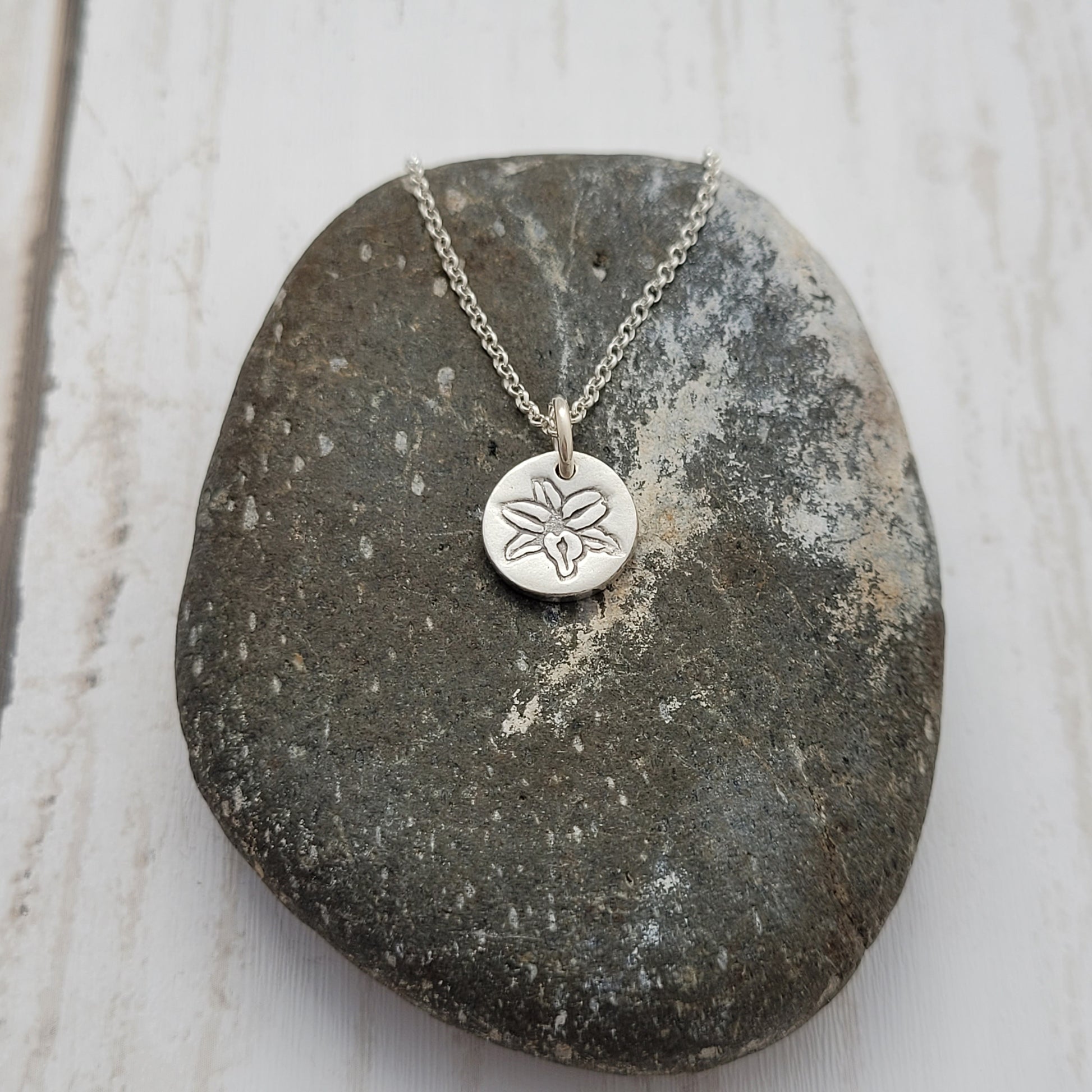 silver lily flower necklace Sterling Silver Lily Flower Necklace – Flutterbuyzstudio